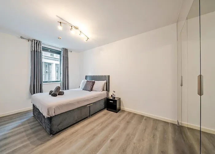 Spacious 2 Double Bedroom Near Manchester City Centre, Salford
